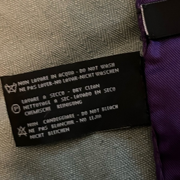 Authentic VERSACE Silk Hand Rolled Square Scarf, Italy. Purple & Green. Rare! - Picture 11 of 12